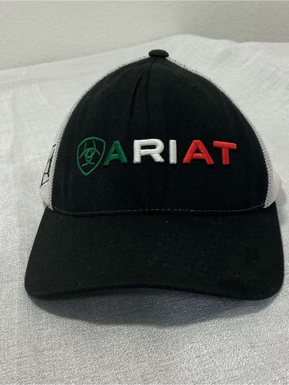 Ariat Mexico Flag Logo Trucker Hat Men’s Black White Mesh SnapBack Flexfit 110